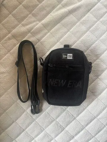 NEW ERA 블랙 숄더백