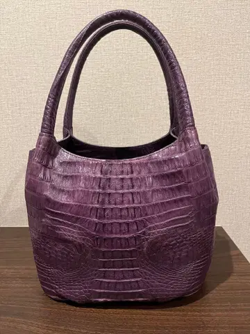 크로커다일 핸드백 퍼플
