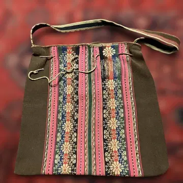 다색 꽃무늬 캔버스 숄더백