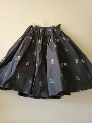 세실리 반센 스커트