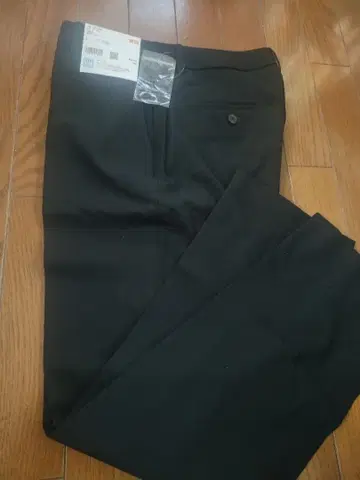 유니클로 DRY 감동 슬림 팬츠 L 사이즈 미사용 택 포함 블랙