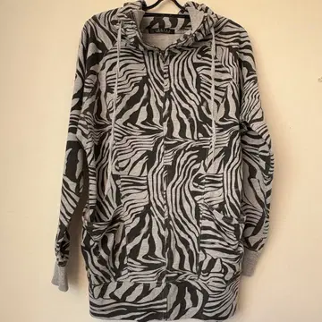 Janiss 제브라 패턴 롱 T셔츠 M 사이즈