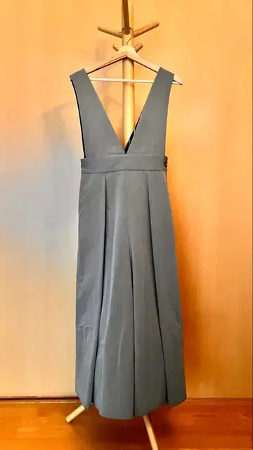 LUCA/LADY LUCK LUCA V넥 살로펫 새상품급