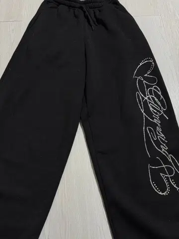 블랙 스톤 장식 맨투맨 팬츠