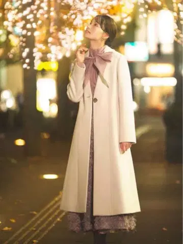 LILY BROWN 아이보리 체스터 코트