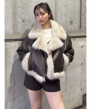 MURUA 언이븐 숏 페이크 무스탕 자켓