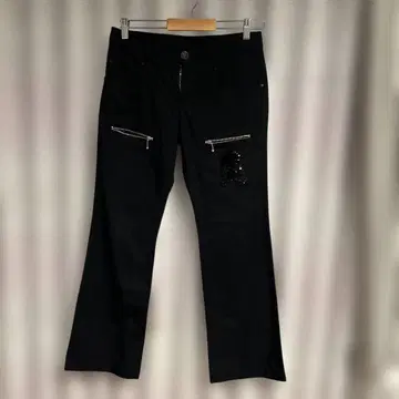 댄스 위드 드래곤 블랙 스컬 자수 플레어 팬츠