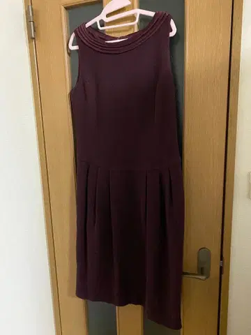 슬리브리스 버건디 원피스 히로코코시노