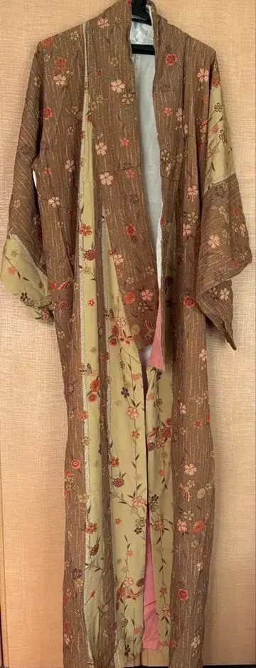 앤티크 기모노 코몬 꽃무늬 나비 패턴 브라운 계열