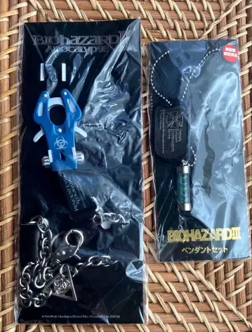 영화 바이오하자드 굿즈 2종 세트 펜던트, 월렛 체인