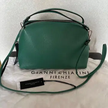 지아니카리니 알리파 M 새상품급 부속물 있음