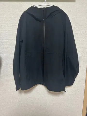 유니클로 블록 테크 후드티 블랙 M 사이즈