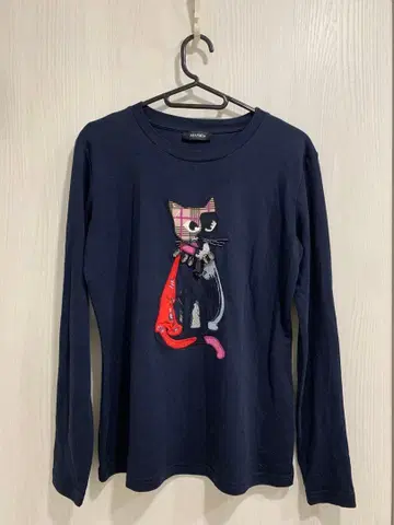 MAX&Co. 고양이 자수 네이비 긴팔 티셔츠