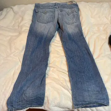 트루 릴리젼 스트레이트 부츠컷 데님