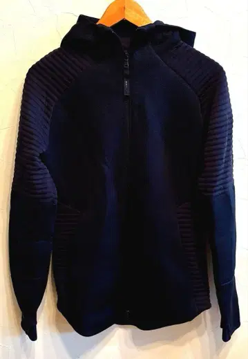 언더아머 후드티 블랙