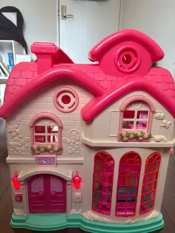 헬로키티 인형의 집