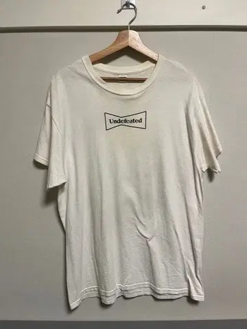 Undefeated 화이트 T셔츠