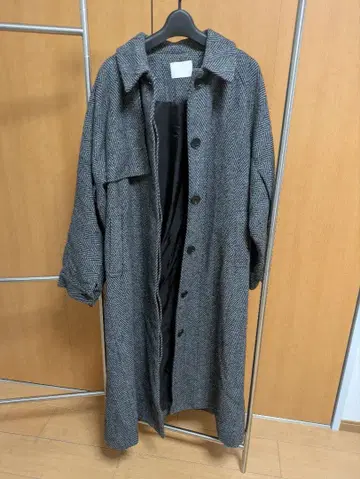 HARE 헤링본 무늬 롱 코트