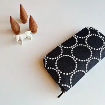 미나 페르호넨 라운드 지퍼 장지갑 핸드메이드