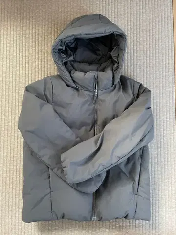 유니클로 하이브리드 다운 후드티 블랙 사이즈 L