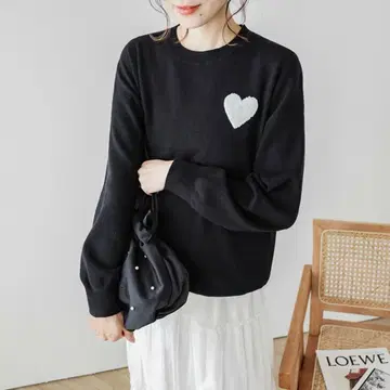 SUGAR BISKET 블랙 하트 자수 니트