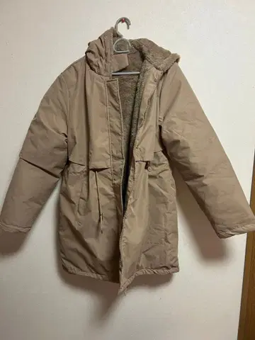 베이지 플리스 안감 다운 자켓