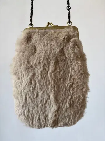 mononogu 모노노구 베이지 퍼 파우치 숄더백