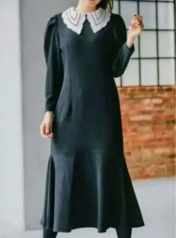 새상품 토코 클로젯 탈부착 가능한 카라 부착 머메이드 라인 니트 원피스