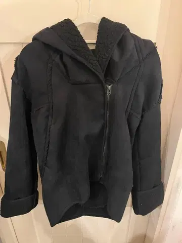 EMODA 블랙 후드 부착 무스탕 자켓 S