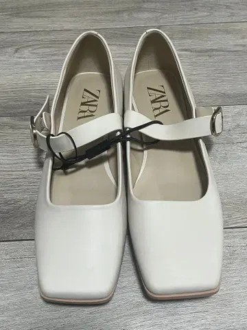 ZARA 스퀘어토 플랫슈즈 39