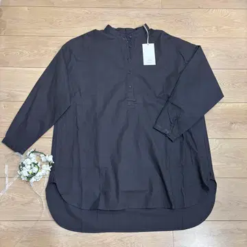 택 포함 새상품 tandey 휴일과 시 사워크림 셔츠 흑먹색