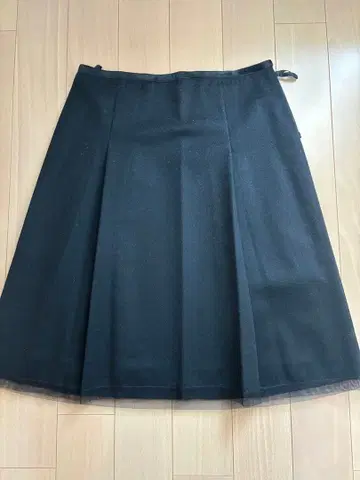 UNTITLED 블랙 박스 스커트 사이즈 4