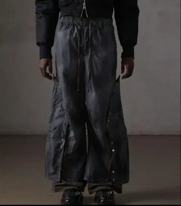 [ Grancy ] 버튼 레이어드 디자인 나일론 팬츠