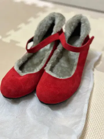 레드 스웨이드 스트랩 펌프스 23cm