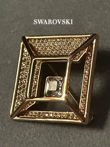 SWAROVSKI 스와로브스키 스퀘어 파베 브로치