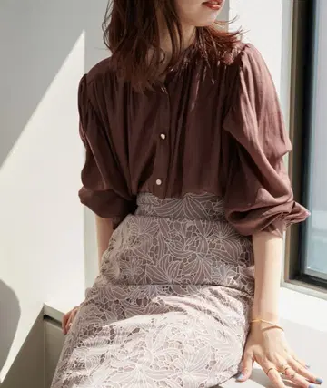 naturalcouture 드레이프감 새틴 블라우스 브라운