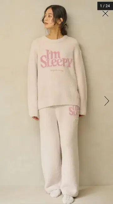 젤라또피케 파우더 쓰리피 로고 자카드 풀오버 & 롱 팬츠