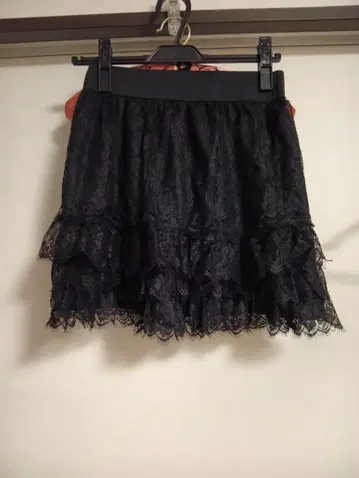 레스 빠세 블랙 레이스 프릴 미니 스커트