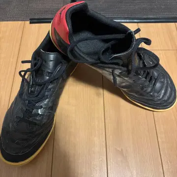 풋살화 블랙/빨간색 가죽 모나르시다 네오