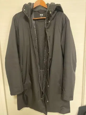 유니클로 하이브리드 다운 코트 L