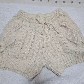 아이보리 케이블 짜임 니트 숏팬츠