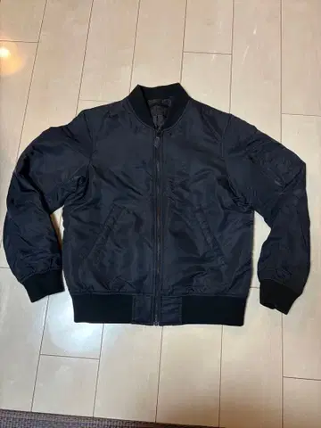 유니클로 남성용 블랙 MA-1 플라이트 자켓