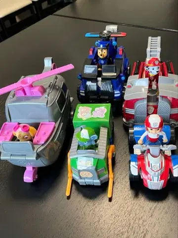 파우 패트롤 디럭스 변형 비클과 피규어 세트