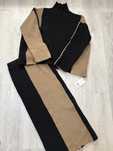 새상품 이번 시즌 Emi+ 바이커 니트 셋업 베이지 블랙