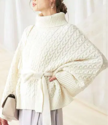 [새상품급] 머큐리 듀오 판초 니트 화이트