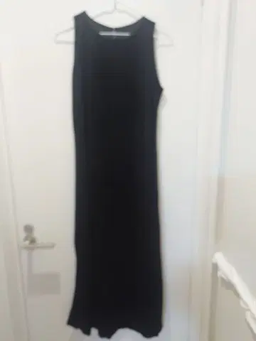 [ 새상품 미사용 택 포함 ] 벨로아 소재 블랙 원피스