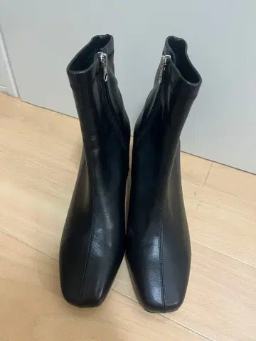 블랙 숏부츠 사이드 지퍼 부착 오리엔탈 트래픽