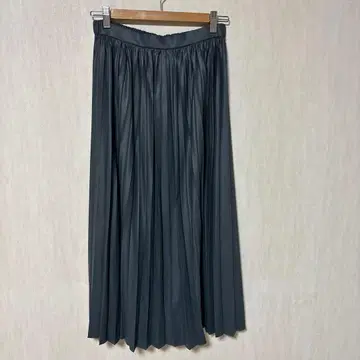 뷰티 앤 유스 그린 플리츠 스커트