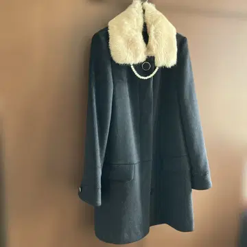 새상품 미슈마슈 퍼 카라 부착 블랙 코트 M