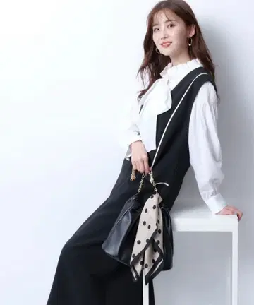 [ 새상품급 ] 저스길리티 절개 파이핑 점프 스커트